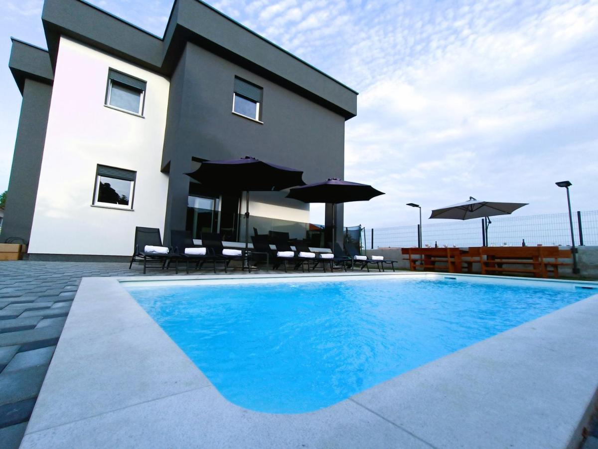 Villa Nikolina - Luxury Villa With 5 Bedrooms And Swimming Pool Vodnjan Exterior photo