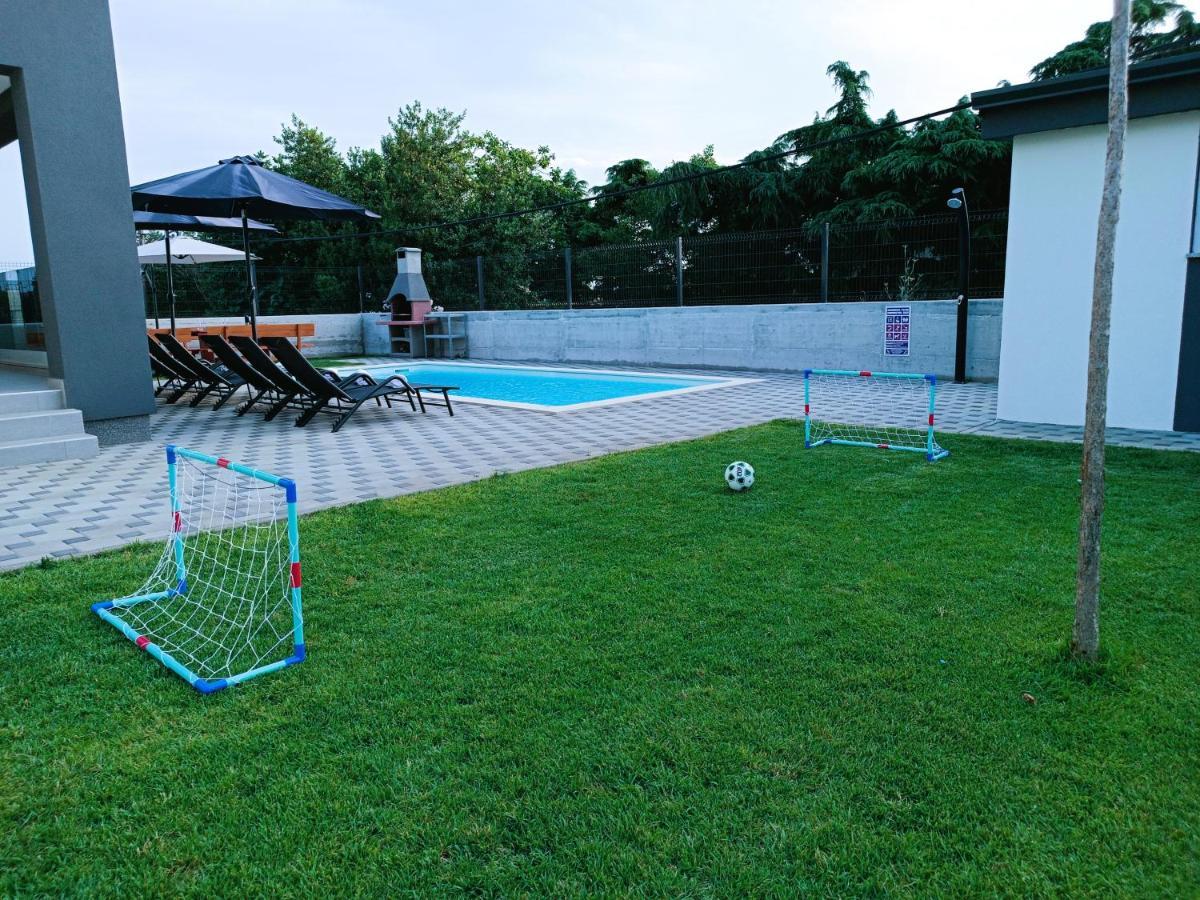 Villa Nikolina - Luxury Villa With 5 Bedrooms And Swimming Pool Vodnjan Exterior photo