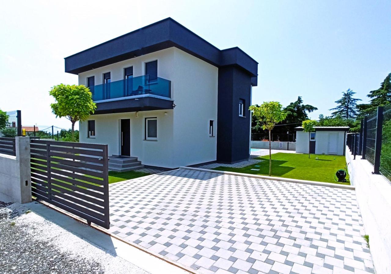 Villa Nikolina - Luxury Villa With 5 Bedrooms And Swimming Pool Vodnjan Exterior photo