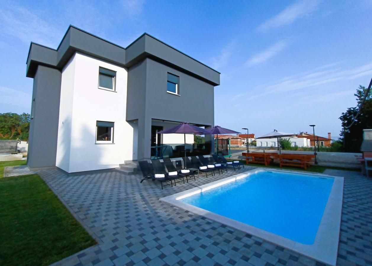 Villa Nikolina - Luxury Villa With 5 Bedrooms And Swimming Pool Vodnjan Exterior photo