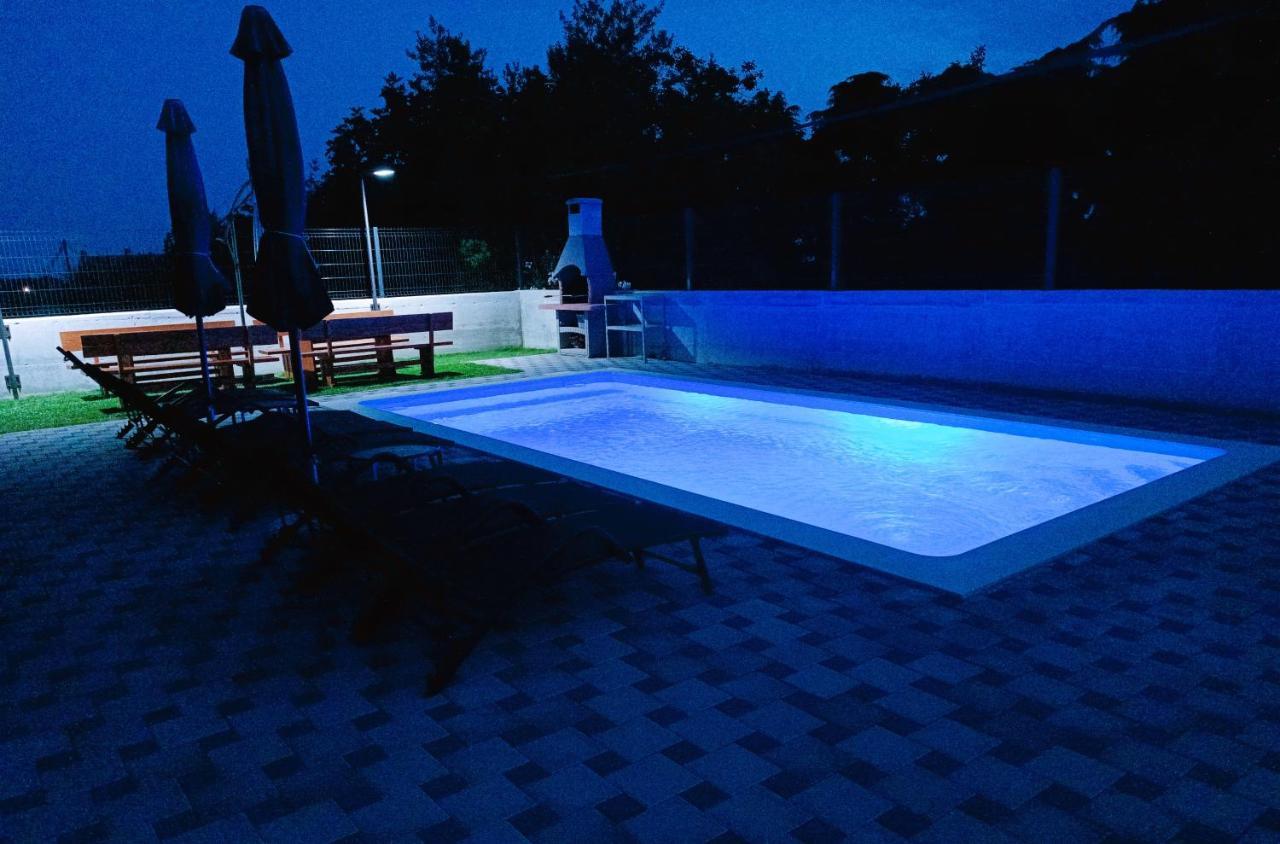 Villa Nikolina - Luxury Villa With 5 Bedrooms And Swimming Pool Vodnjan Exterior photo